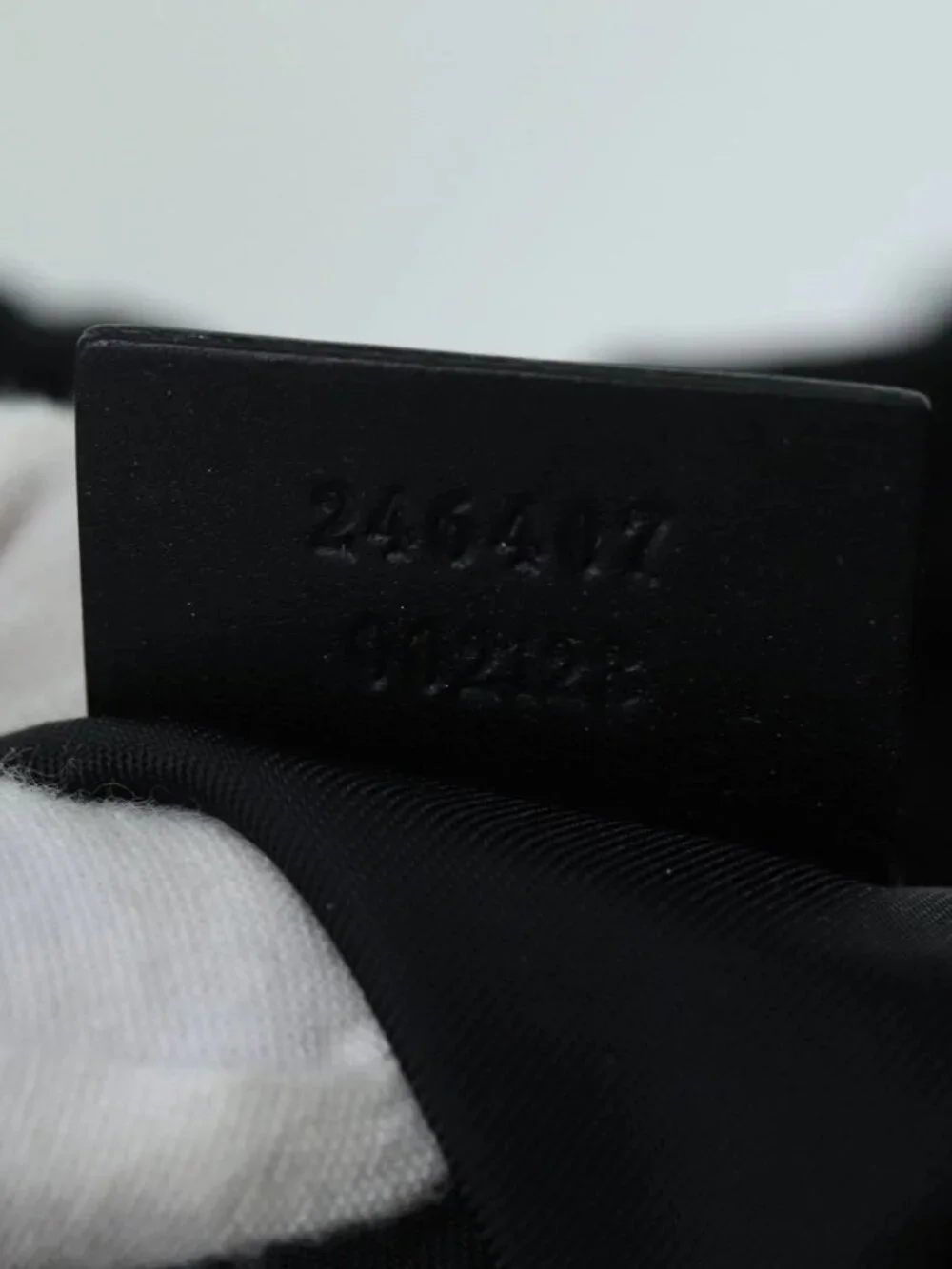 Gucci brand	gucci color	black